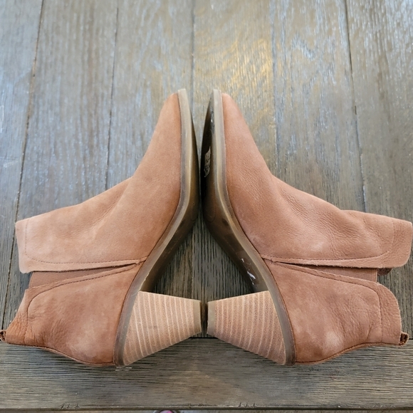 Lucky Brand Jana Heeled Bootie 7 - Picture 3 of 7